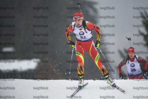 20.12.2019, xkvx, Biathlon IBU Weltcup Le Grand Bornand, Sprint Damen, v.l. Jialin Tang (China) in aktion / in action competes