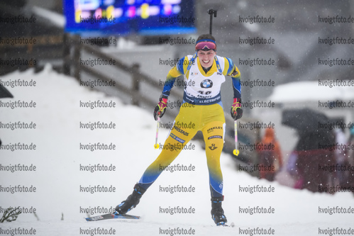 20.12.2019, xkvx, Biathlon IBU Weltcup Le Grand Bornand, Sprint Damen, v.l. Elvira Oeberg (Sweden) in aktion / in action competes
