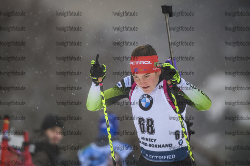 20.12.2019, xkvx, Biathlon IBU Weltcup Le Grand Bornand, Sprint Damen, v.l. Lea Einfalt (Slovenia) in aktion / in action competes