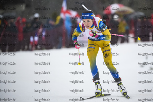 20.12.2019, xkvx, Biathlon IBU Weltcup Le Grand Bornand, Sprint Damen, v.l. Elisabeth Hoegberg (Sweden) in aktion / in action competes