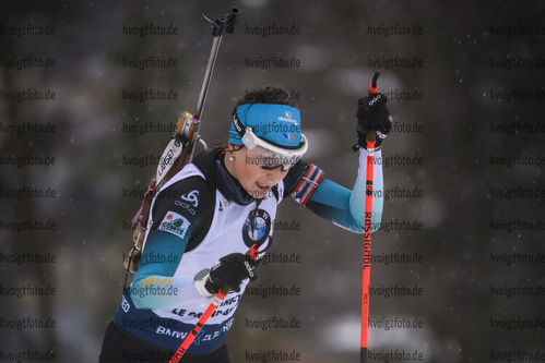 20.12.2019, xkvx, Biathlon IBU Weltcup Le Grand Bornand, Sprint Damen, v.l. Chloe Chevalier (France) in aktion / in action competes