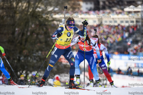 22.12.2019, xkvx, Biathlon IBU Weltcup Le Grand Bornand, Verfolgung Damen, v.l. Dorothea Wierer (Italy) in aktion / in action competes