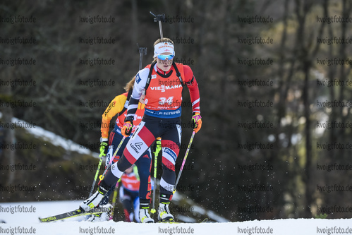 22.12.2019, xkvx, Biathlon IBU Weltcup Le Grand Bornand, Verfolgung Damen, v.l. Katharina Innerhofer (Austria) in aktion / in action competes