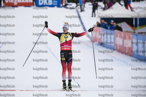22.12.2019, xkvx, Biathlon IBU Weltcup Le Grand Bornand, Verfolgung Herren, v.l. Johannes Thingnes Boe (Norway) gewinnt die Goldmedaille / wins the gold medal