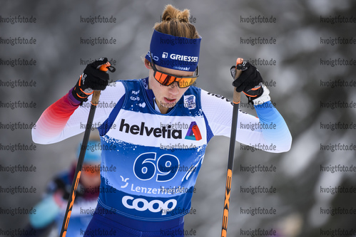28.12.2019, xkvx, Langlauf Tour de Ski Lenzerheide, Massenstart Damen, v.l. Laurien van der Graaff (Switzerland) in aktion / in action competes