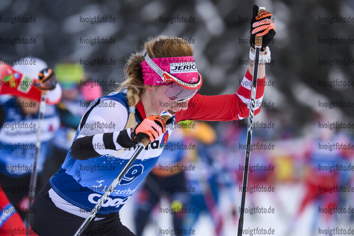 28.12.2019, xkvx, Langlauf Tour de Ski Lenzerheide, Massenstart Damen, v.l. Teresa Stadlober (Austria) in aktion / in action competes