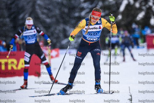 28.12.2019, xkvx, Langlauf Tour de Ski Lenzerheide, Massenstart Damen, v.l. Laura Gimmler (Germany) in aktion / in action competes