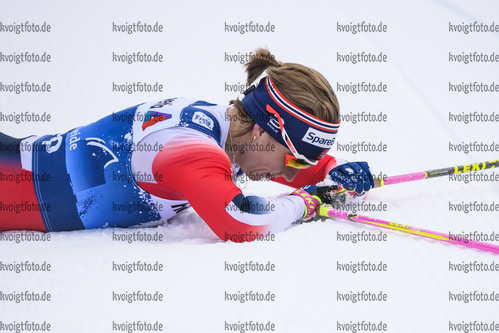 28.12.2019, xkvx, Langlauf Tour de Ski Lenzerheide, Massenstart Damen, v.l. Astrid Uhrenholdt Jacobsen (Norway) im Ziel / at the finish