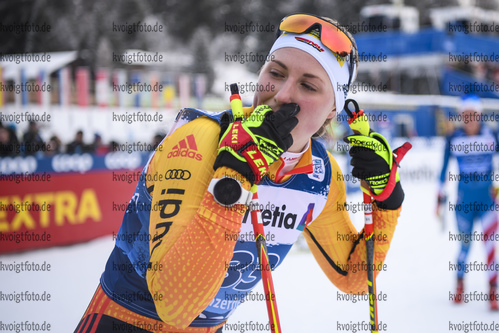 28.12.2019, xkvx, Langlauf Tour de Ski Lenzerheide, Massenstart Damen, v.l. Antonia Fraebel (Germany) im Ziel / at the finish