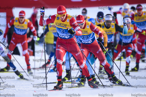 28.12.2019, xkvx, Langlauf Tour de Ski Lenzerheide, Massenstart Herren, v.l. Alexander Bolshunov (Russia) in aktion / in action competes