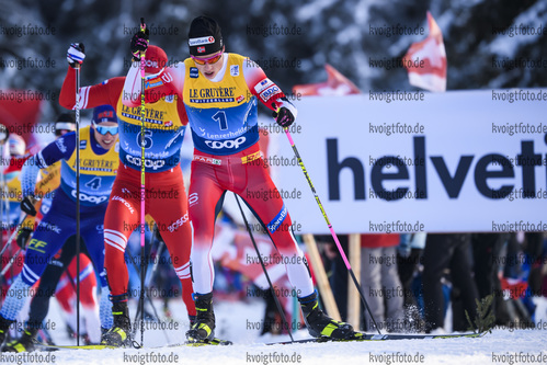 28.12.2019, xkvx, Langlauf Tour de Ski Lenzerheide, Massenstart Herren, v.l. Johannes Hoesflot Klaebo (Norway) in aktion / in action competes