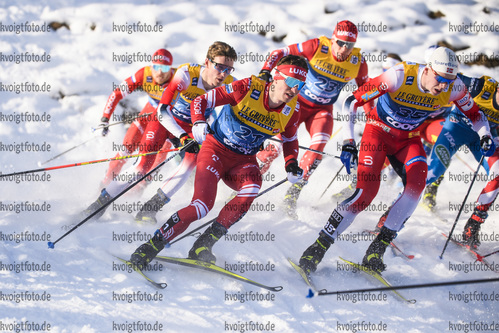 28.12.2019, xkvx, Langlauf Tour de Ski Lenzerheide, Massenstart Herren, v.l. Denis Spitsov (Russia) and Jan Thomas Jenssen (Norway) in aktion / in action competes