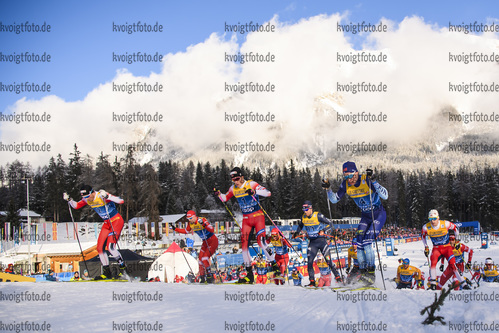 28.12.2019, xkvx, Langlauf Tour de Ski Lenzerheide, Massenstart Herren, v.l. Emil Iversen (Norway), Johannes Hoesflot Klaebo (Norway) and Iivo Niskanen (Finland) in aktion / in action competes
