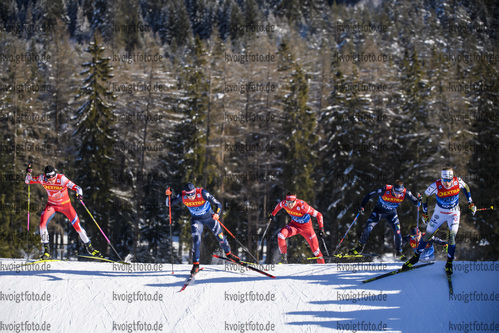 29.12.2019, xkvx, Langlauf Tour de Ski Lenzerheide, Sprint Finale, v.l. Johannes Hoesflot Klaebo (Norway), Federico Pellegrino (Italy), Andrey Larkov (Russia), Stefan Zelger (Italy), Maicol Rastelli (Italy) and Oskar Svensson (Sweden) in aktion / in action competes