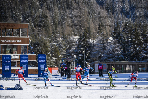 29.12.2019, xkvx, Langlauf Tour de Ski Lenzerheide, Sprint Finale, v.l. Natalia Nepryaeva (Russia), Jessica Diggins (United States), Udnes Weng Tiril (Norway), Sadie Maubet Bjornsen (United States), Anamarija Lampic (Slovenia) and Caspersen Falla Maiken (Norway) in aktion / in action competes