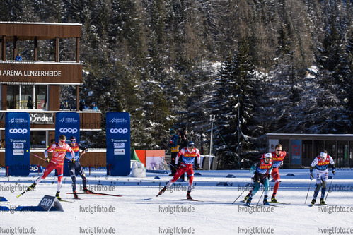 29.12.2019, xkvx, Langlauf Tour de Ski Lenzerheide, Sprint Finale, v.l. Johannes Hoesflot Klaebo (Norway), Federico Pellegrino (Italy), Paal Golberg (Norway), Richard Jouve (France), Gleb Retivykh (Russia) and Johan Haeggstroem (Sweden) in aktion / in action competes