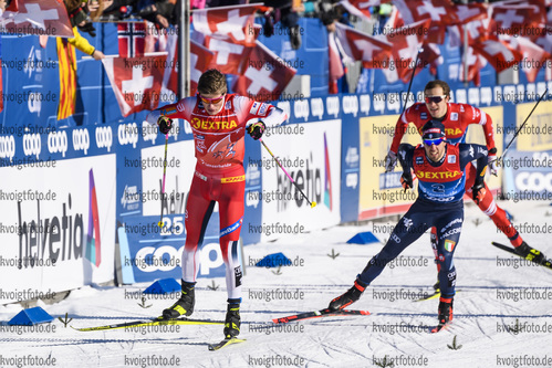 29.12.2019, xkvx, Langlauf Tour de Ski Lenzerheide, Sprint Finale, v.l. Johannes Hoesflot Klaebo (Norway) and Federico Pellegrino (Italy) im Ziel / in the finish