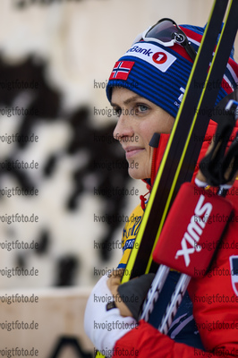 31.12.2019, xkvx, Langlauf Tour de Ski Toblach, Einzel Damen, v.l. Therese Johaug (Norway) schaut / looks on