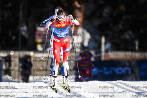 01.01.2020, xkvx, Langlauf Tour de Ski Toblach, Pursuit Damen, v.l. Heidi Weng (Norway) in aktion / in action competes