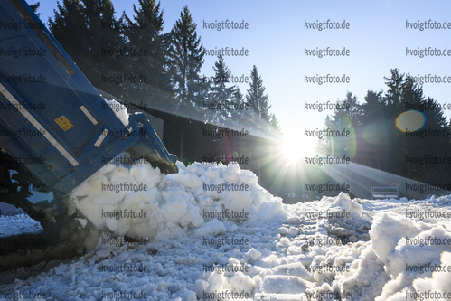 02.01.2020, xkvx, Biathlon IBU Weltcup Oberhof, Vorbereitungen, v.l. LKW bringt den Schnee zur Strecke / brings the snow to the track