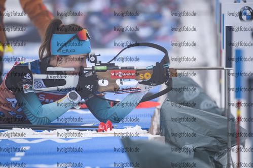 07.01.2019, xkvx, Biathlon IBU Weltcup Oberhof, Training Damen, v.l. Chloe Chevalier (France) in aktion am Schiessstand / at the shooting range