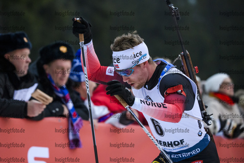 10.01.2019, xkvx, Biathlon IBU Weltcup Oberhof, Sprint Herren, v.l. Erlend Bjoentegaard (Norway) in aktion / in action competes
