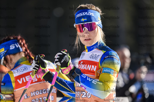 22.01.2019, xkvx, Biathlon IBU Weltcup Pokljuka, Training Damen und Herren, v.l. Anna Hedstrom (Sweden) schaut / looks on