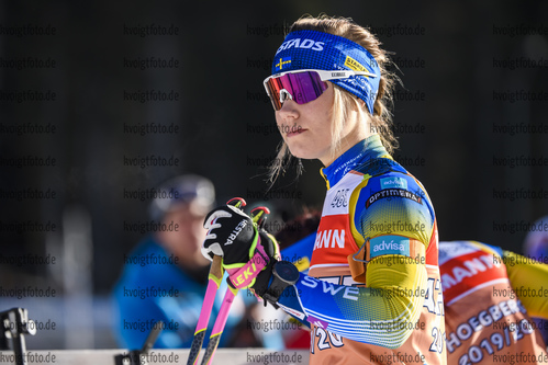 22.01.2019, xkvx, Biathlon IBU Weltcup Pokljuka, Training Damen und Herren, v.l. Anna Hedstrom (Sweden) schaut / looks on