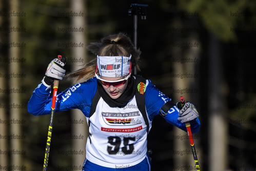 25.01.2020, xkvx, Biathlon DSV Deutschlandpokal Oberhof, Sprint - weiblich, v.l. Vanessa Kern (Germany)  / 