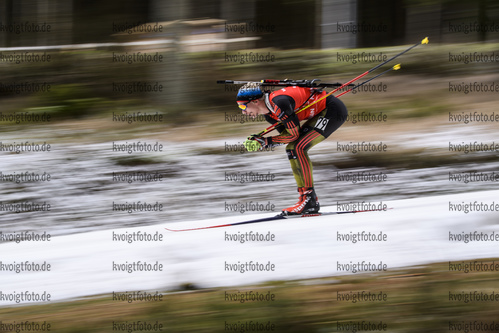 26.01.2020, xkvx, Biathlon DSV Deutschlandpokal Oberhof, Pursuit - maennlich, v.l. Raphael Lankes (Germany)  / 
