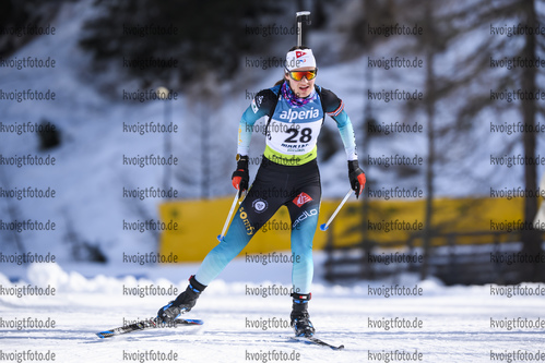 08.02.2020, xkvx, Biathlon IBU Cup Martell, Sprint Damen, v.l. Gilonne Guigonnat (France) in aktion / in action competes