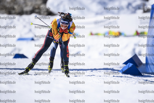 09.02.2020, xkvx, Biathlon IBU Cup Martell, Massenstart Damen, v.l. Vanessa Voigt (Germany) in aktion / in action competes