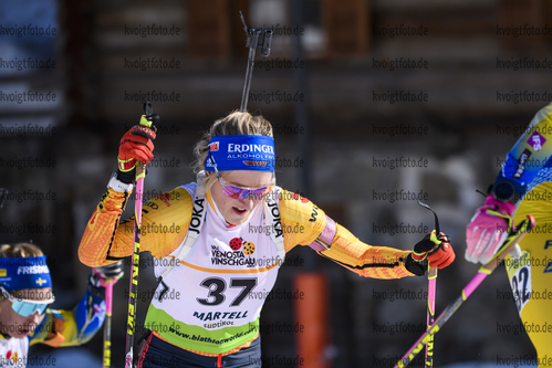 09.02.2020, xkvx, Biathlon IBU Cup Martell, Massenstart Damen, v.l. Anna Weidel (Germany) in aktion / in action competes