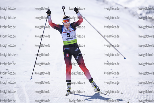 09.02.2020, xkvx, Biathlon IBU Cup Martell, Massenstart Damen, v.l. Ida Lien (Norway) im Ziel / in the finish