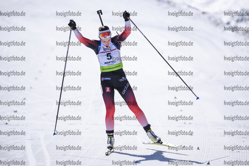 09.02.2020, xkvx, Biathlon IBU Cup Martell, Massenstart Damen, v.l. Ida Lien (Norway) im Ziel / in the finish