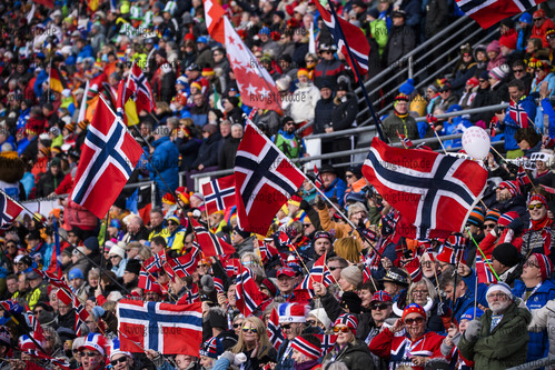 13.02.2020, xkvx, Biathlon IBU Weltmeisterschaft Antholz, Mixed Staffel, v.l. Norwegian fans auf der Tribuene / at the grandstand