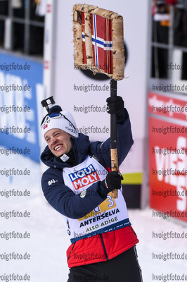 13.02.2020, xkvx, Biathlon IBU Weltmeisterschaft Antholz, Mixed Staffel, v.l. Tarjei Boe (Norway) im Ziel / in the finish