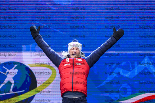 14.02.2020, xkvx, Biathlon IBU Weltmeisterschaft Antholz, Sprint Damen, v.l. Marte Olsbu Roeiseland (Norway) bei der Siegerehrung / at the medal ceremony