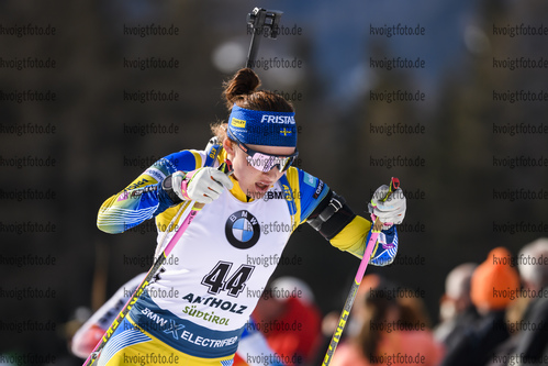 16.02.2020, xkvx, Biathlon IBU Weltmeisterschaft Antholz, Verfolgung Damen, v.l. Linn Persson (Sweden) in aktion / in action competes