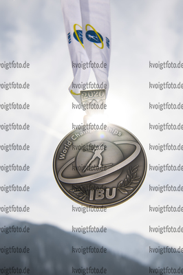 17.02.2020, xkvx, Biathlon IBU Weltmeisterschaft Antholz, Medaillen, v.l.  Silbermedaille / silver medal