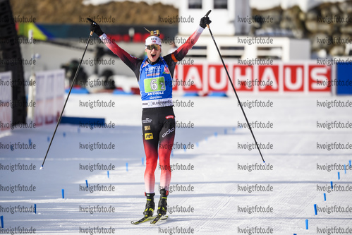 20.02.2020, xkvx, Biathlon IBU Weltmeisterschaft Antholz, Single Mixed Staffel, v.l. Johannes Thingnes Boe (Norway) gewinnt die Goldmedaille / wins the gold medal