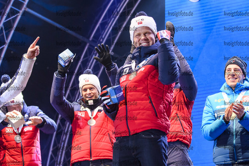 22.02.2020, xkvx, Biathlon IBU Weltmeisterschaft Antholz, Staffel Herren, v.l. Johannes Dale (Norway) bei der Siegerehrung / at the medal ceremony