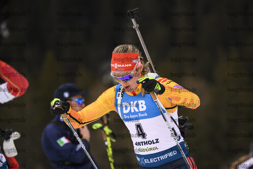 23.02.2020, xkvx, Biathlon IBU Weltmeisterschaft Antholz, Massenstart Damen, v.l. Denise Herrmann (Germany) in aktion / in action competes