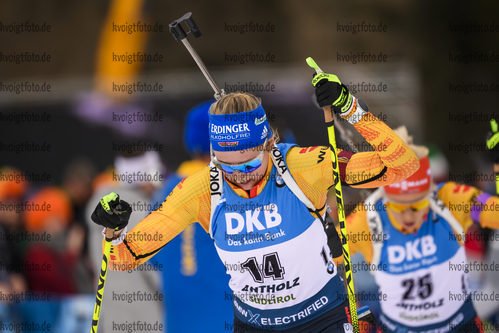 23.02.2020, xkvx, Biathlon IBU Weltmeisterschaft Antholz, Massenstart Damen, v.l. Franziska Preuss (Germany) in aktion / in action competes
