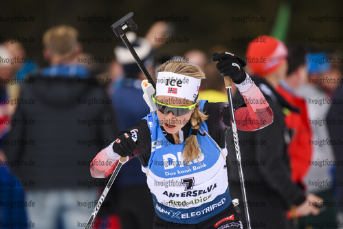 23.02.2020, xkvx, Biathlon IBU Weltmeisterschaft Antholz, Massenstart Damen, v.l. Tiril Eckhoff (Norway) in aktion / in action competes