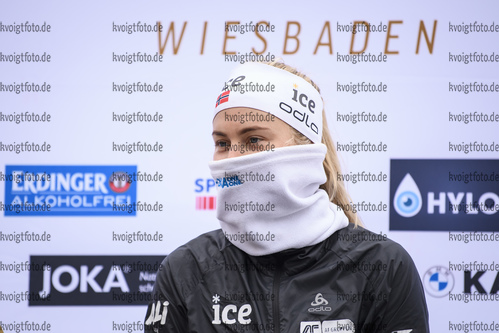 27.09.2020, xkvx, City Biathlon Wiesbaden 2020, v.l. Ingrid Landmark Tandrevold (Norway) bei der Siegerehrung / at the price giving ceremony