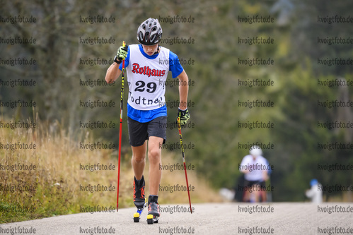 09.10.2020, xkvx, Biathlon, Deutschlandpokal Notschrei, Berglauf - maennlich, v.l. Raphael Heiland
