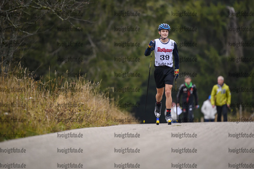09.10.2020, xkvx, Biathlon, Deutschlandpokal Notschrei, Berglauf - maennlich, v.l. Frederic Messner