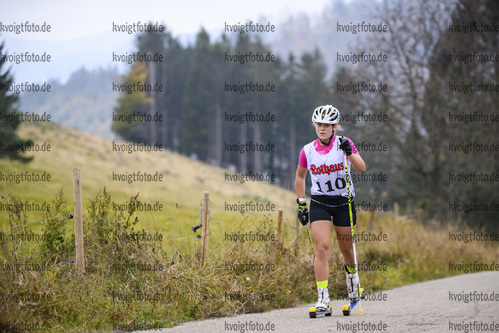 09.10.2020, xkvx, Biathlon, Deutschlandpokal Notschrei, Berglauf - weiblich, v.l. Lara Riedel