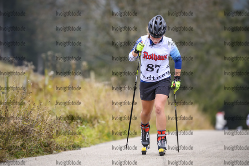 09.10.2020, xkvx, Biathlon, Deutschlandpokal Notschrei, Berglauf - weiblich, v.l. Aniko Gaeuer